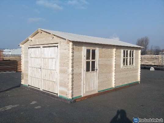 Medinis paprastai surenkamas garažas