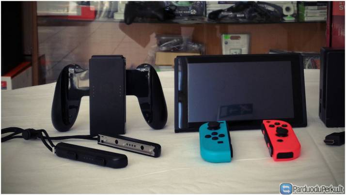 Nintendo Switch žaidimų konsolė su priedais