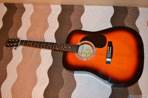 Parduodama akustinė gitara