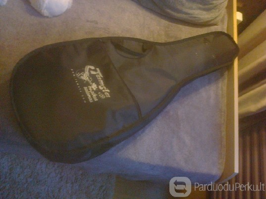 Parduodu klasikinę gitarą ir dėklą