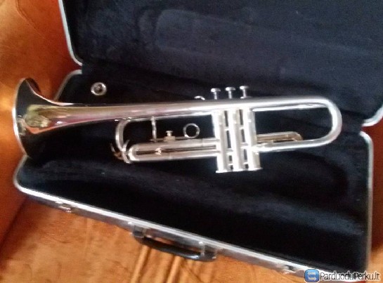 Trimitas Besson su pūstuku, dėklu ir dovana