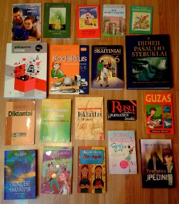 Tvarkydama knygų lentyną atradau nereikalingų knygų, kurių m
