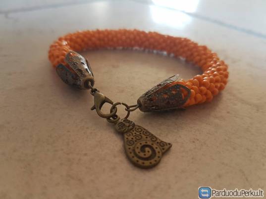 10.Rankų darbo apyrankė