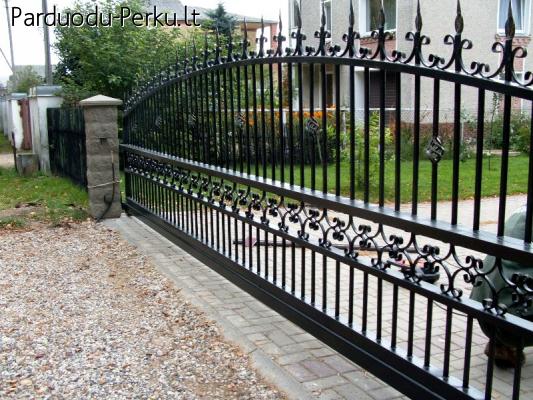 Tvoros, vartai, turėklai, laiptai kt.