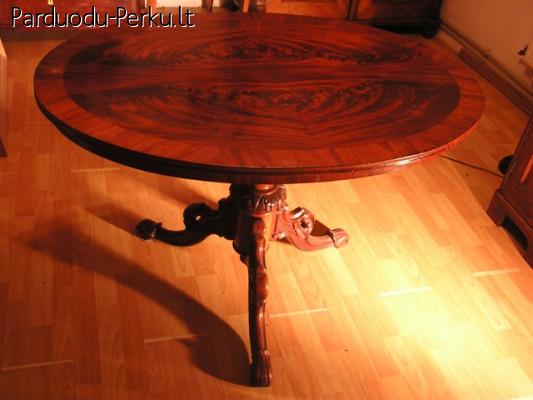 Antikvarinis  stalas