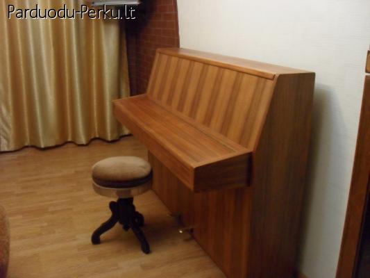 Parduodamas Rippen (Holland) Pianinas puikios būklės.