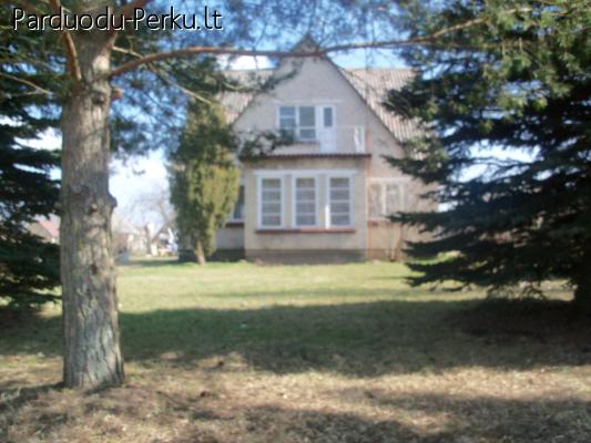 Be tarpininku plytinis namas netoli Panevezio