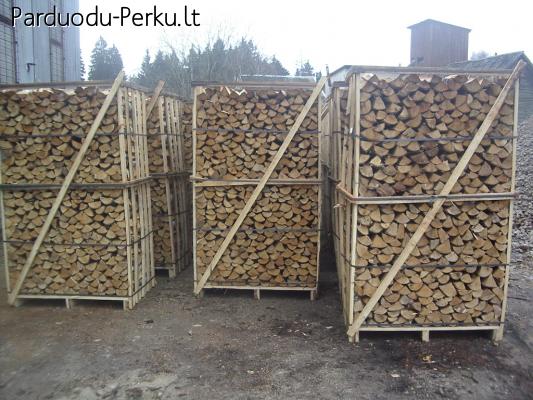 Sausos malkos konteineriuose