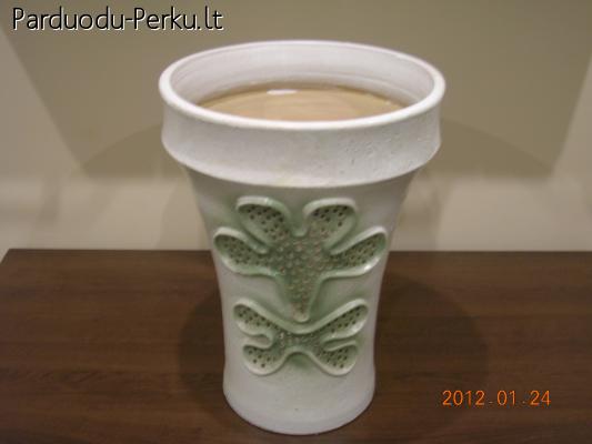 Parduodamas vazonas palmei ar didelei gėlei.