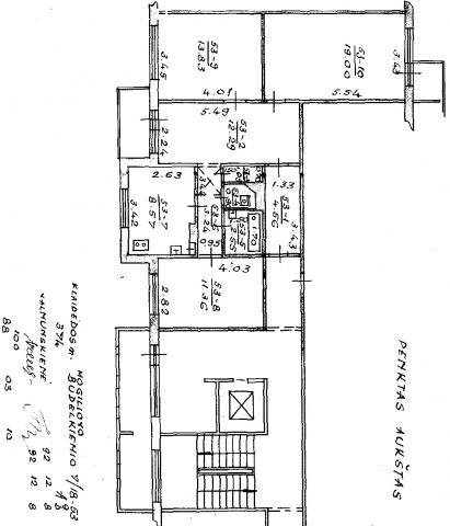 3 kambarių butas su holu