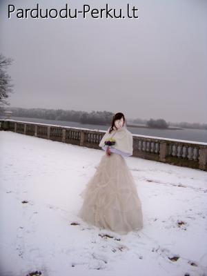 Nebrangiai vestuvinė suknelė