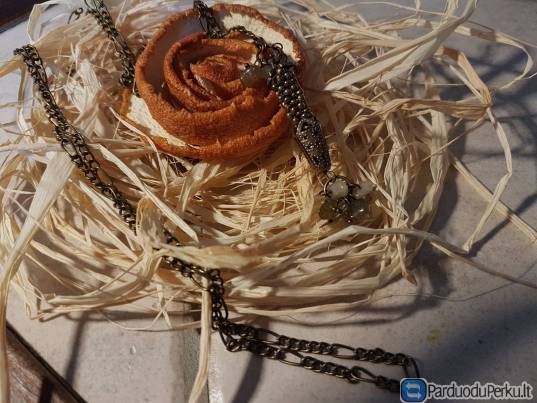 16.Rankų darbo kaklo papuošalas