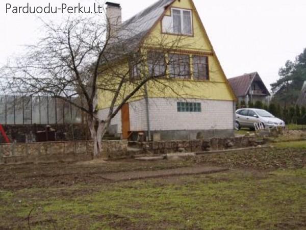 Parduodamas namas su sklypu