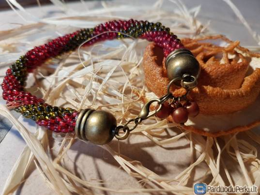 20. Rankų darbo apyrankė