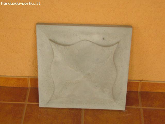 parduodu tvoros stulpelių kepures