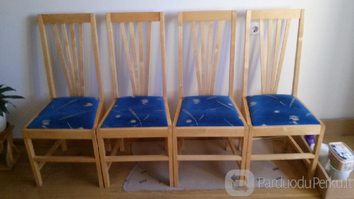 4 labai geros būklės kėdės.