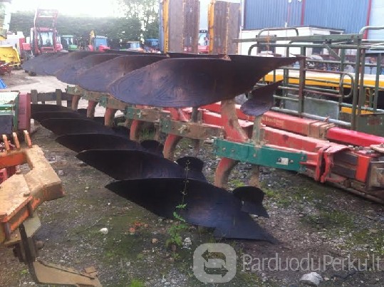 6 korpusų vartomas plūgas Kverneland