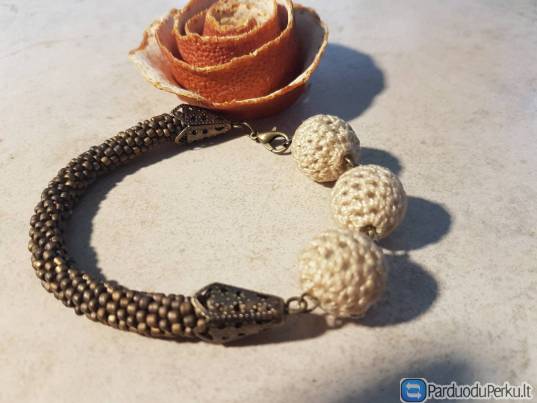 6.Rankų darbo apyrankė