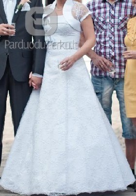 balta, lengva,siuvineta a formos vestuvinė suknelė
