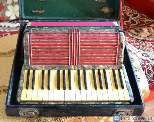 Akordionas   HOHNER  TANGO  II  80 bosų