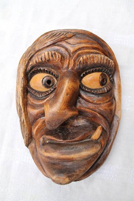 Antikvarines Uzgaveniu kaukes, mediniai velniai, raganos