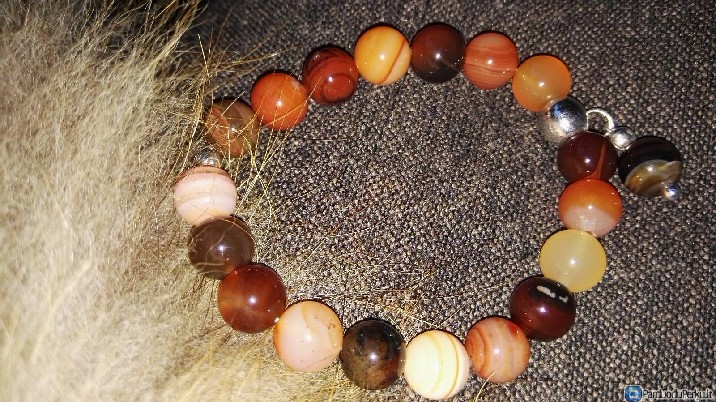 Apyrankė iš natūralaus akmens karneolio