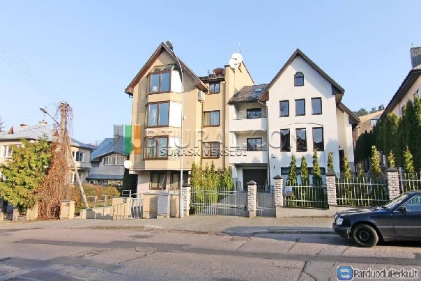 ARTI PUŠYNO PARDUODAMAS 170 KV.M.4 KAMBARIŲ ERDVUS BUTAS RAM