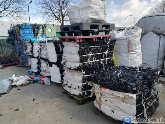 Atiduodame 300 tonų plastiko