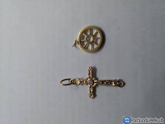 Auksinis pakabukas kryželis praba 585, svoris 1,43g. Kaina 55€. Auksinis pakabukas ratukas praba 585