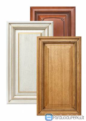 Baldiniai fasadai iš natūralaus medžio.