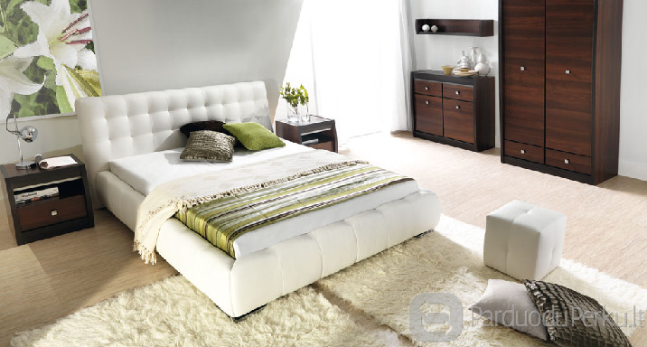 Balta lova iš ekspozicijos Pigiau