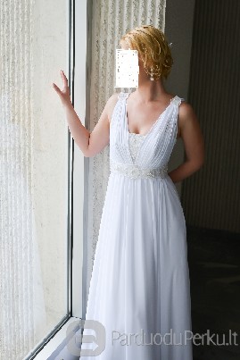 Balta vestuvinė suknelė