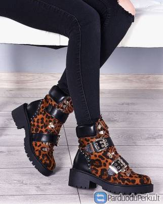 Moteriški batai internetu