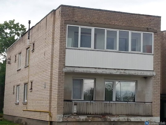 Be tarpininkų parduodamas 2 kambarių butas su rūsiu