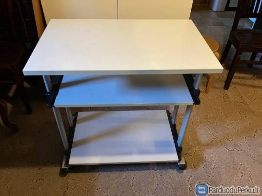 Biuro staliukas kompiuteriui