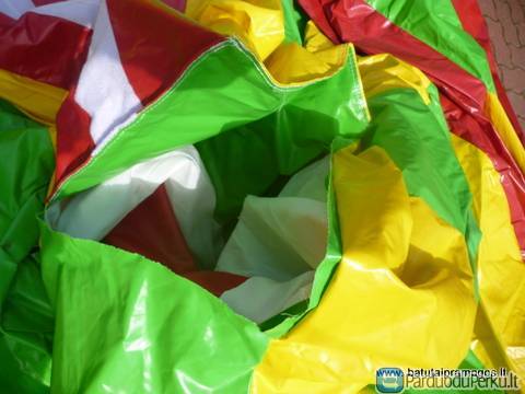 Brangiai remontuojame batutus , kt. pramogų ir laisvalaikio PVC medžiagos įrengimus.