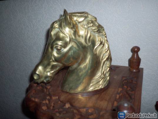 Bronzine arklio galva