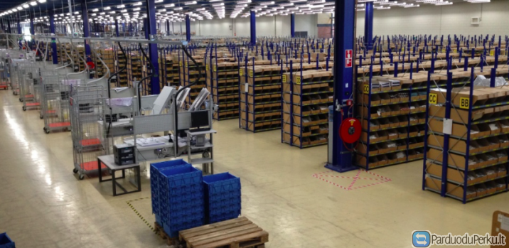 DARBAS DRABUZIU  FABRIKE OLANDIJOJE