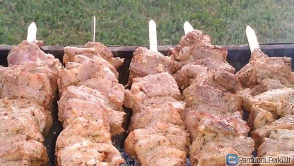 DARBAS VOKIETIJOJE, PRIE ŠAŠLYKŲ VĖRIMO