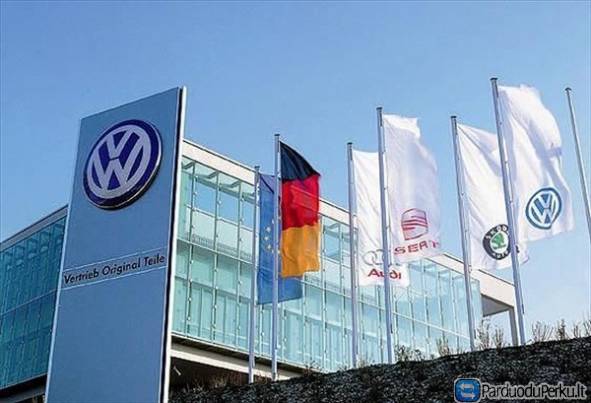 DARBAS VYRAMS VOLKSWAGEN AUTODETALIU FABRIKE VOKIETIJOJE