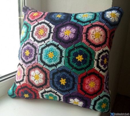 Dekoratyvinė pagalvėlė "Afrikietiškos gėlės" Nr.3