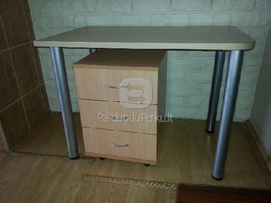 Deveta spintele geros bukles ir stalas uz sutartine kaina