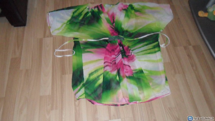 Didelė, ryški, spalvinga tunika