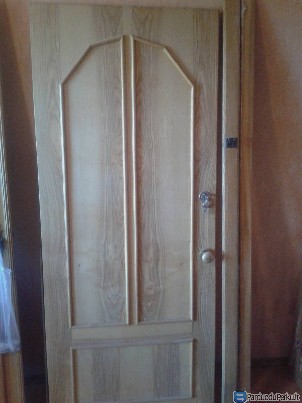 Digubos medines durys