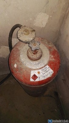 Dujų viryklė ir dujų balionas