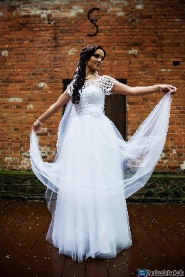 Dvieju daliu vestuvine suknele