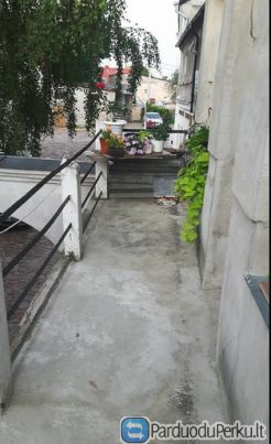 Dvieju kambariu butas .