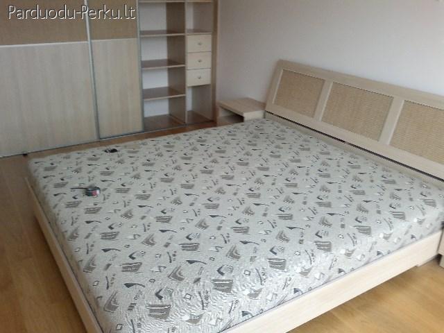 Dvigulė Lova 220x200cm su šoninėm spintelėm