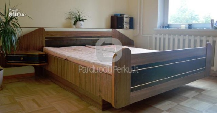 Dvigulė lova su patalynės dėže