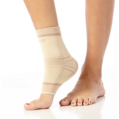 Elastinis čiurnos įtvaras. Kūno spalvos